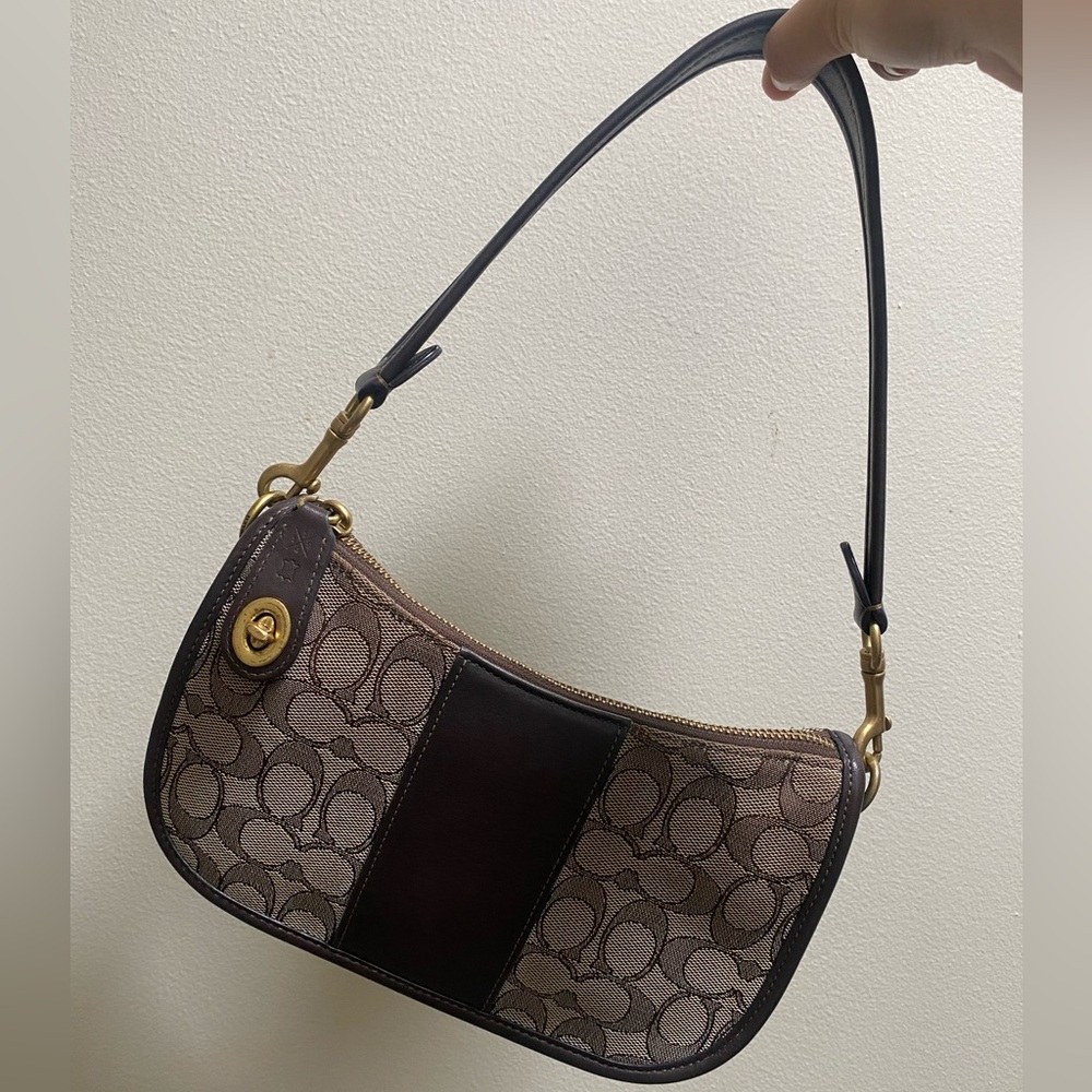 Coach Swinger Bag in Signature Jacquard